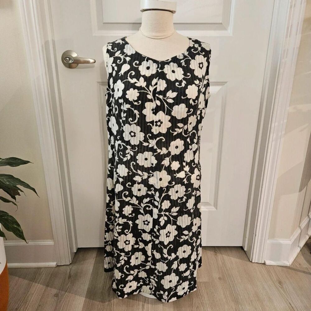 Handmade 1960s Black & White Floral Shift Dress House Dress